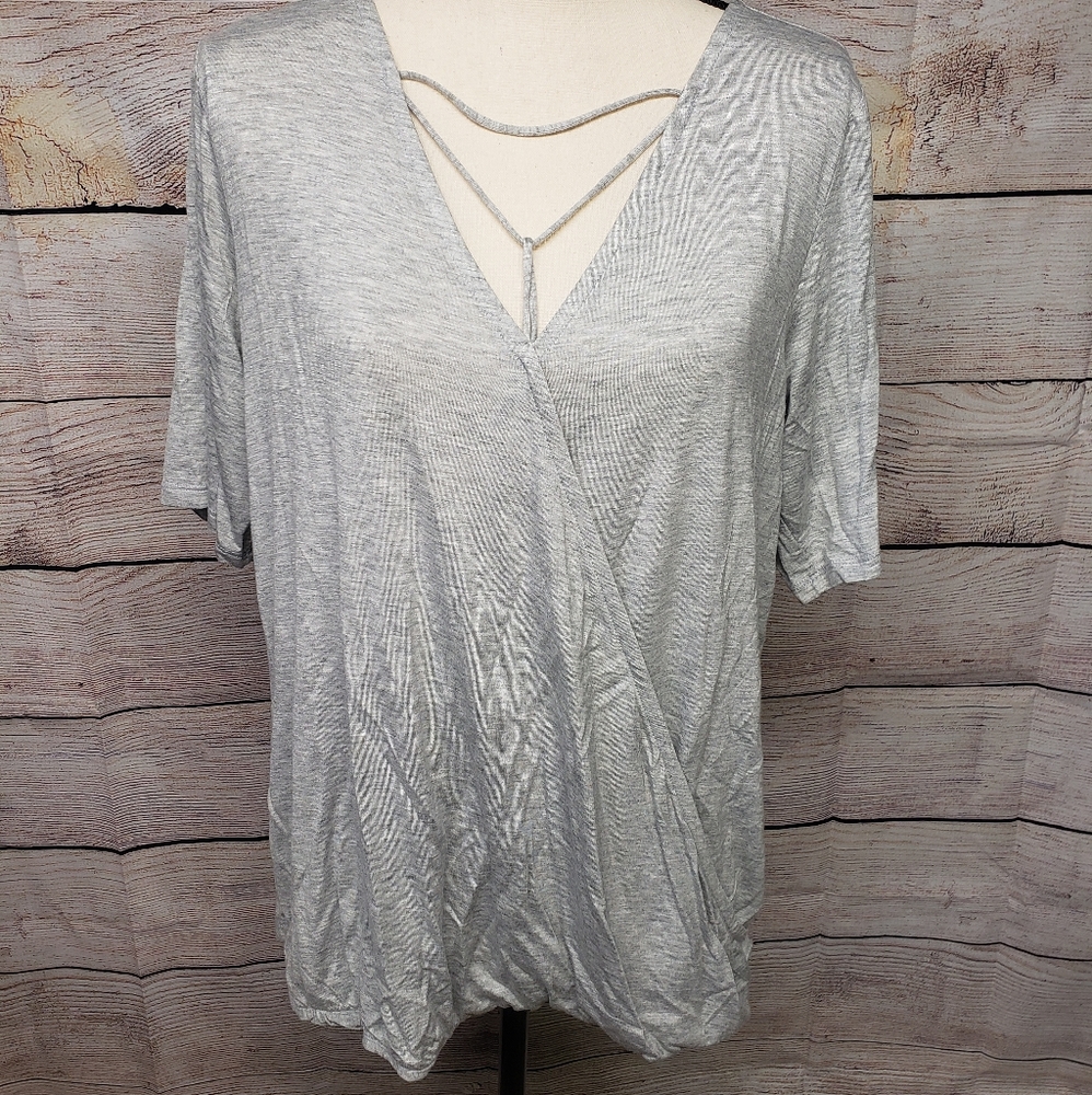 NEW!!! Women's Maurices short sleeve grey top Sz.X